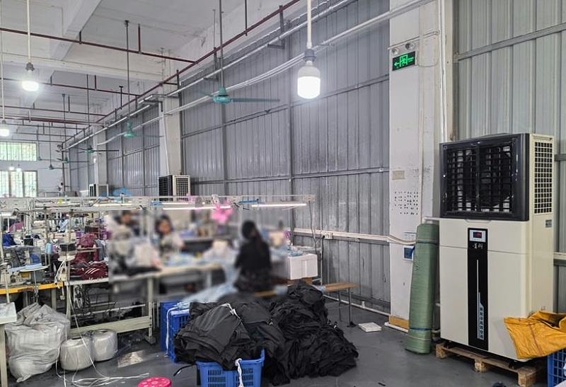 工業(yè)省電空調-軸流立式安裝于服裝廠車間降溫