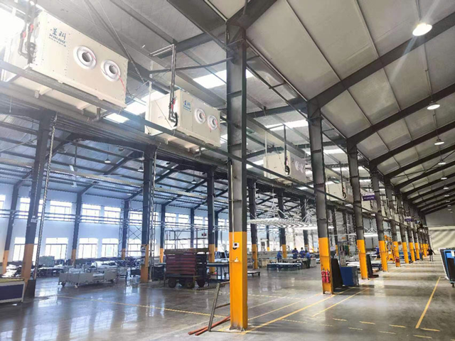 機械設(shè)備廠悶熱需制冷降溫，安裝蒸發(fā)冷省電空調(diào)-臥式射流款